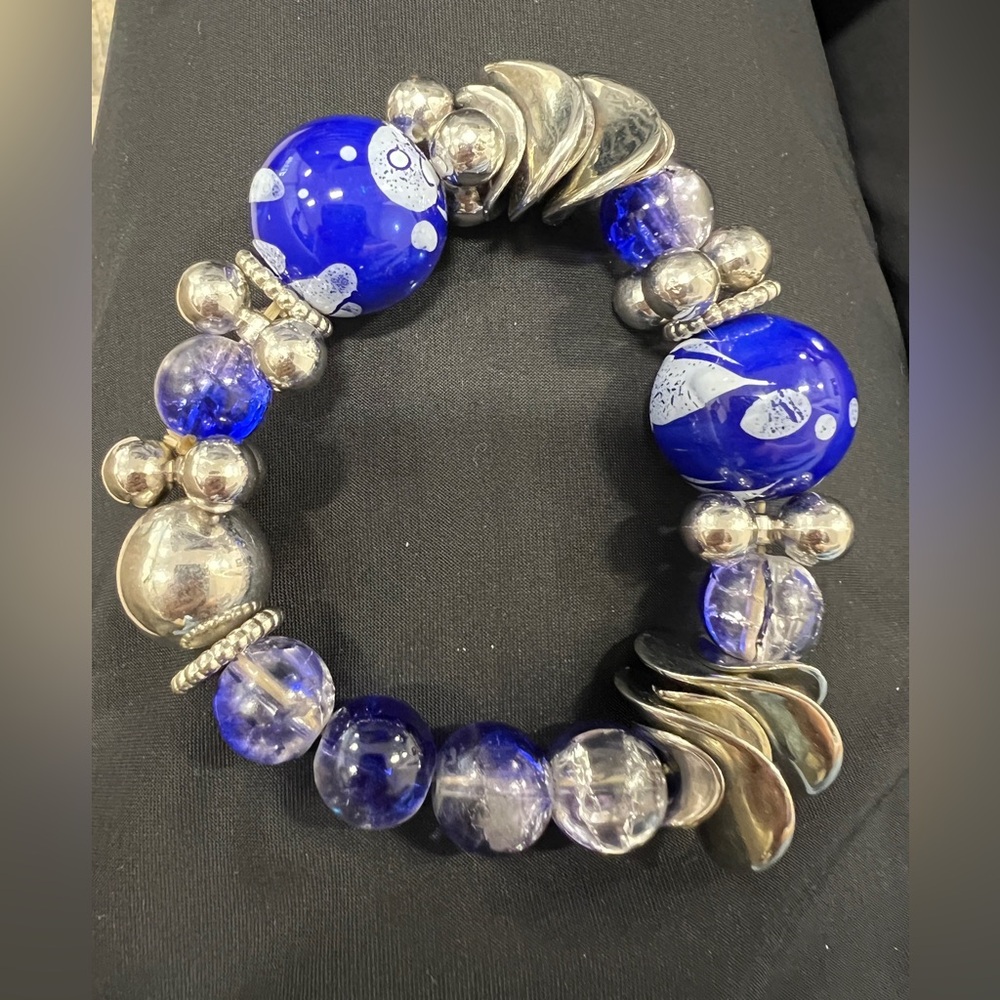 Glass Beads Bracelet Stretch Blue white Silver tone